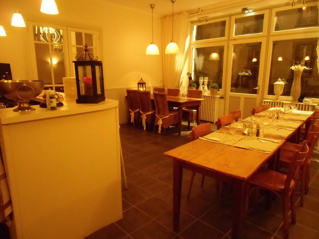 Hotel De La Providence Égliseneuve-dʼEntraigues Eksteriør billede