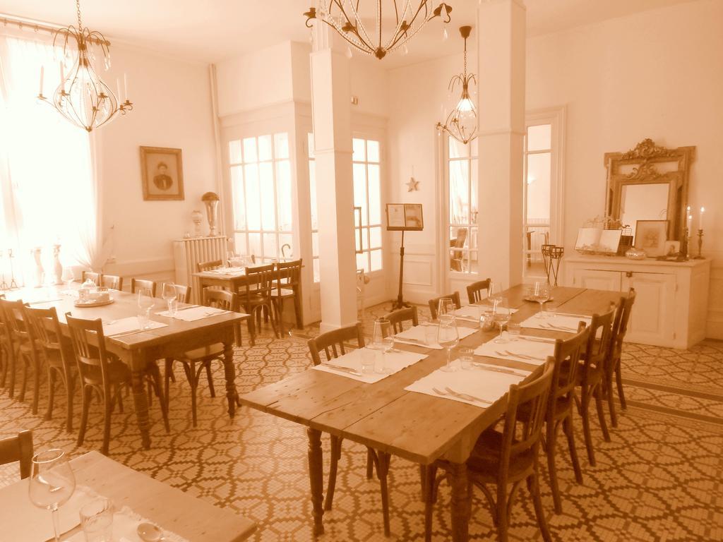 Hotel De La Providence Égliseneuve-dʼEntraigues Eksteriør billede