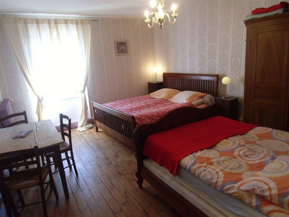 Hotel De La Providence Égliseneuve-dʼEntraigues Eksteriør billede