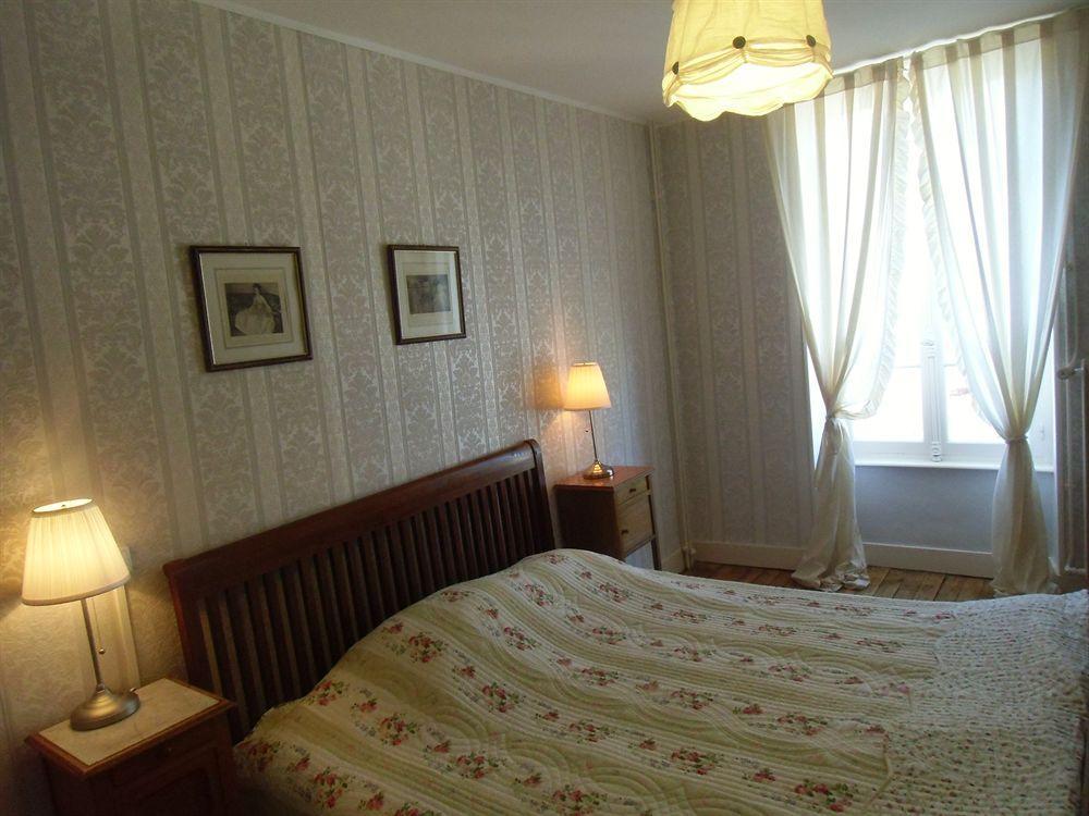Hotel De La Providence Égliseneuve-dʼEntraigues Eksteriør billede