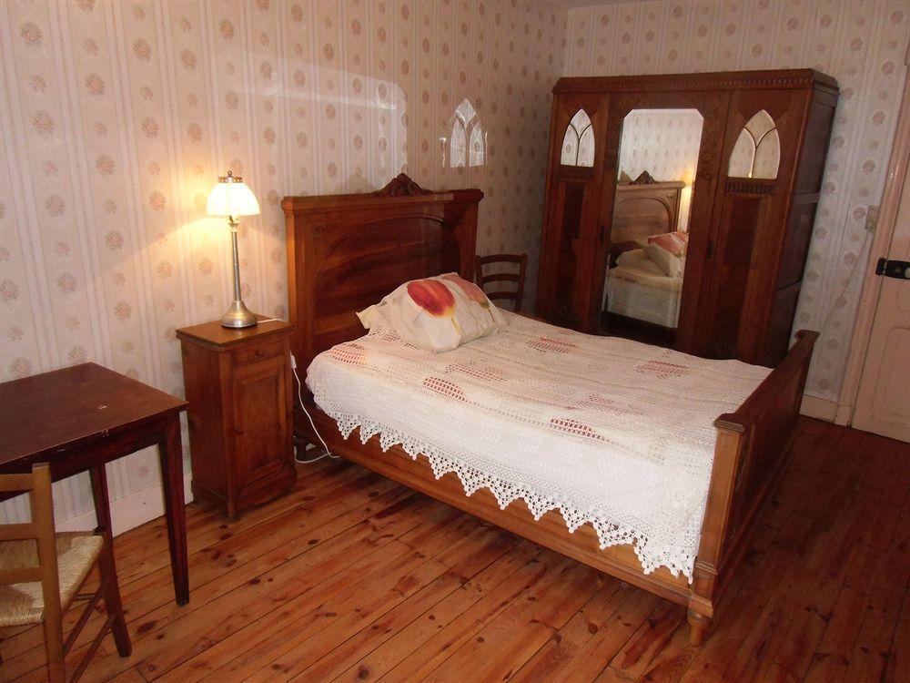 Hotel De La Providence Égliseneuve-dʼEntraigues Eksteriør billede