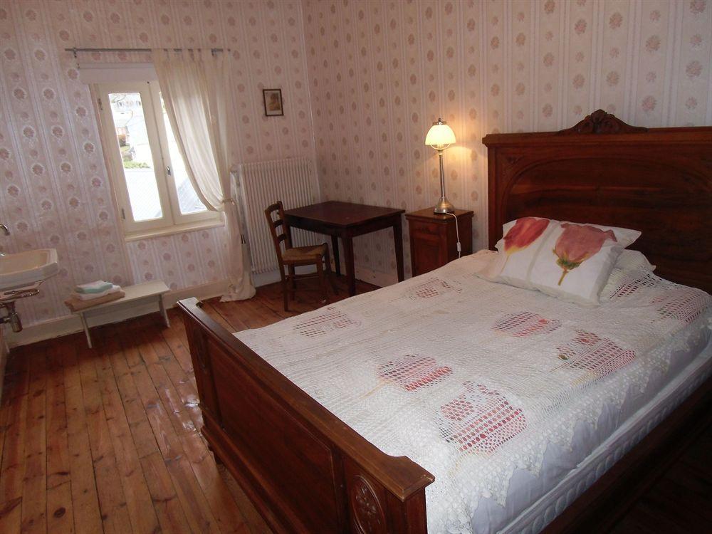 Hotel De La Providence Égliseneuve-dʼEntraigues Eksteriør billede