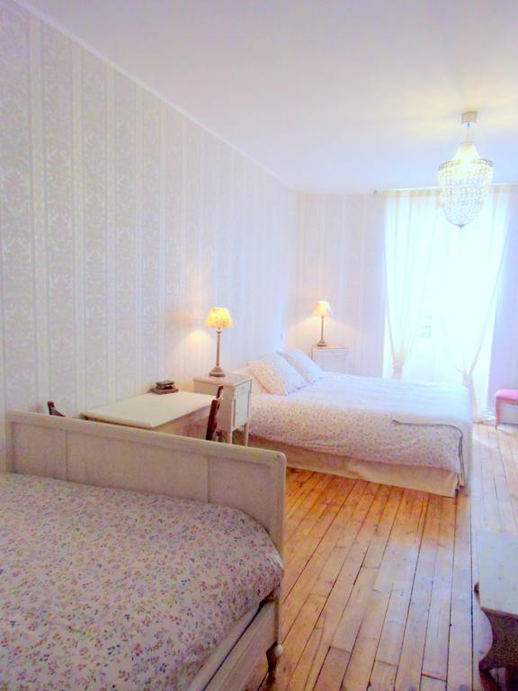 Hotel De La Providence Égliseneuve-dʼEntraigues Værelse billede