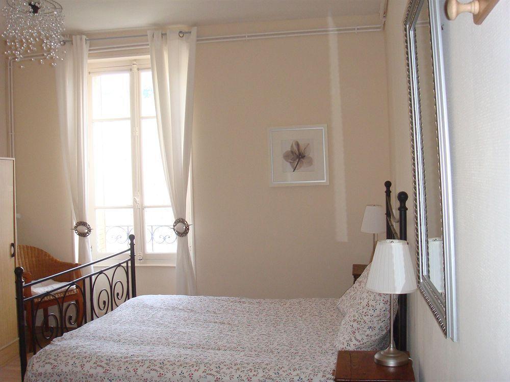 Hotel De La Providence Égliseneuve-dʼEntraigues Eksteriør billede