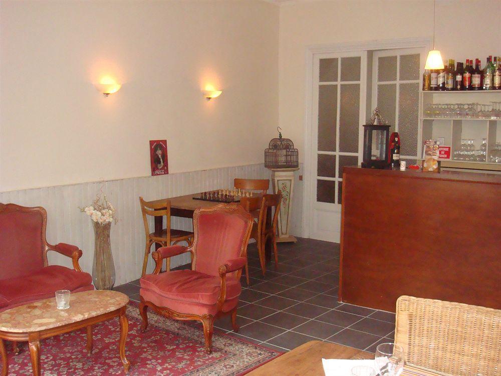 Hotel De La Providence Égliseneuve-dʼEntraigues Eksteriør billede