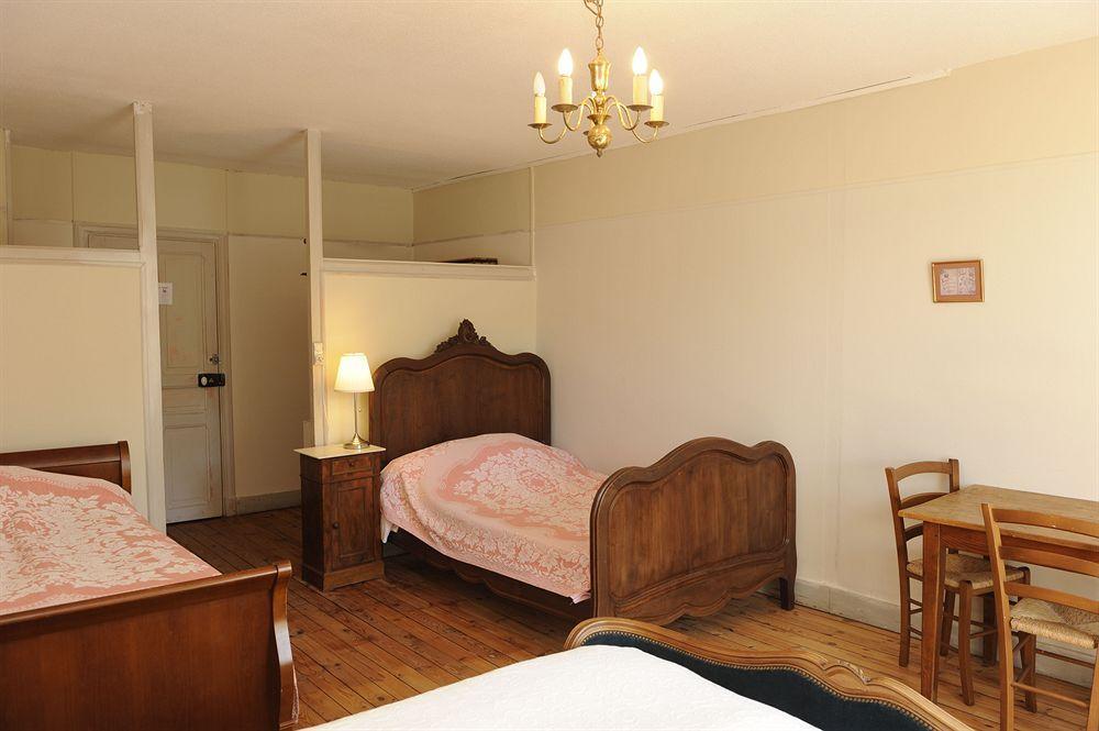Hotel De La Providence Égliseneuve-dʼEntraigues Eksteriør billede