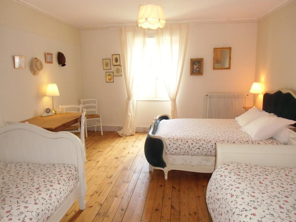 Hotel De La Providence Égliseneuve-dʼEntraigues Eksteriør billede