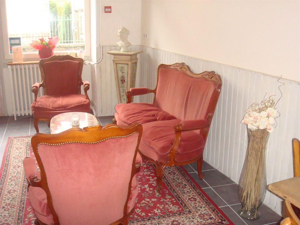 Hotel De La Providence Égliseneuve-dʼEntraigues Eksteriør billede