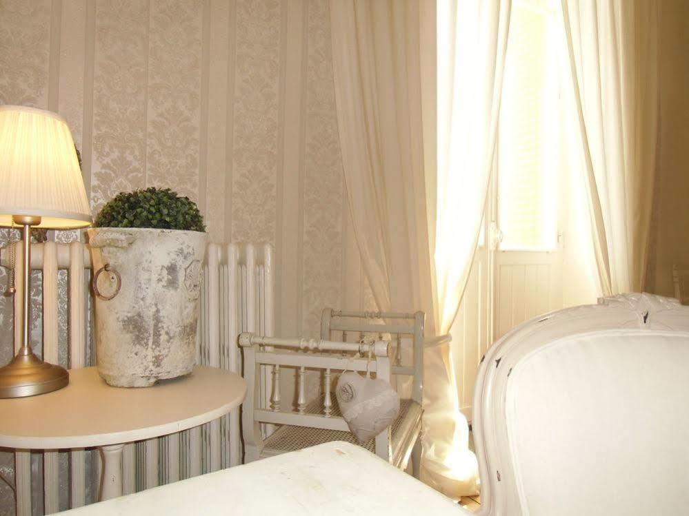 Hotel De La Providence Égliseneuve-dʼEntraigues Eksteriør billede
