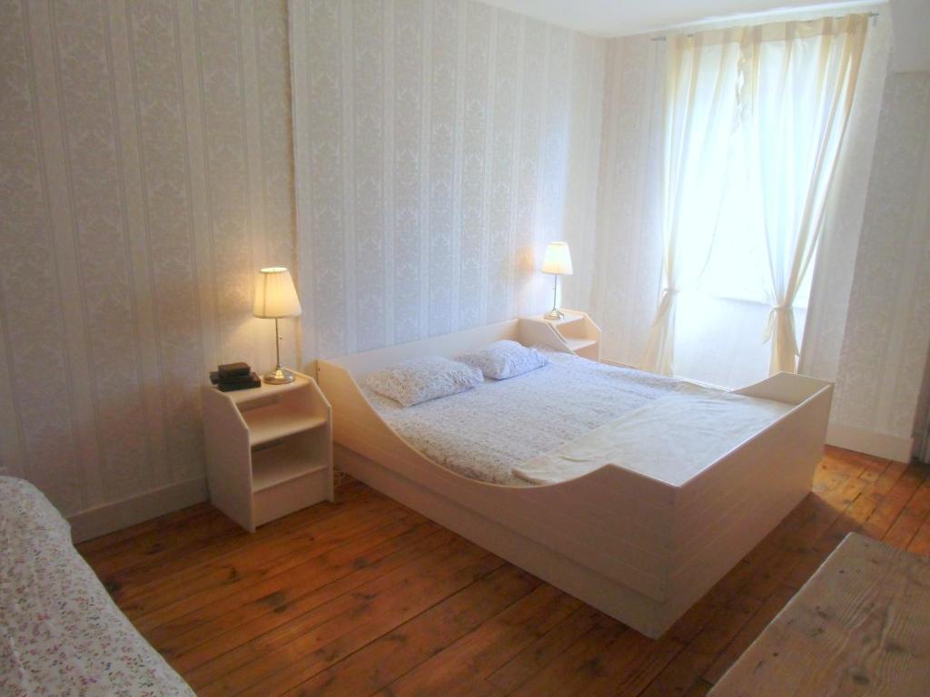 Hotel De La Providence Égliseneuve-dʼEntraigues Værelse billede