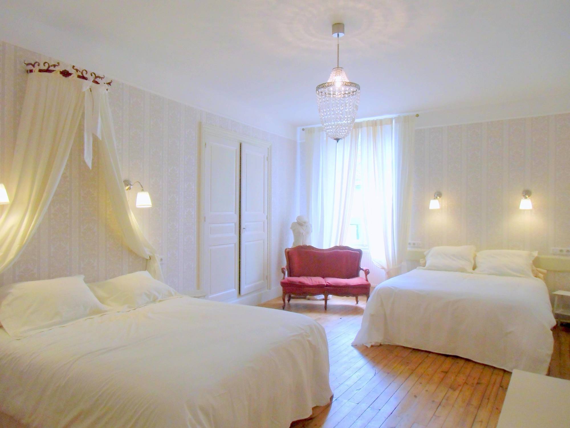 Hotel De La Providence Égliseneuve-dʼEntraigues Eksteriør billede