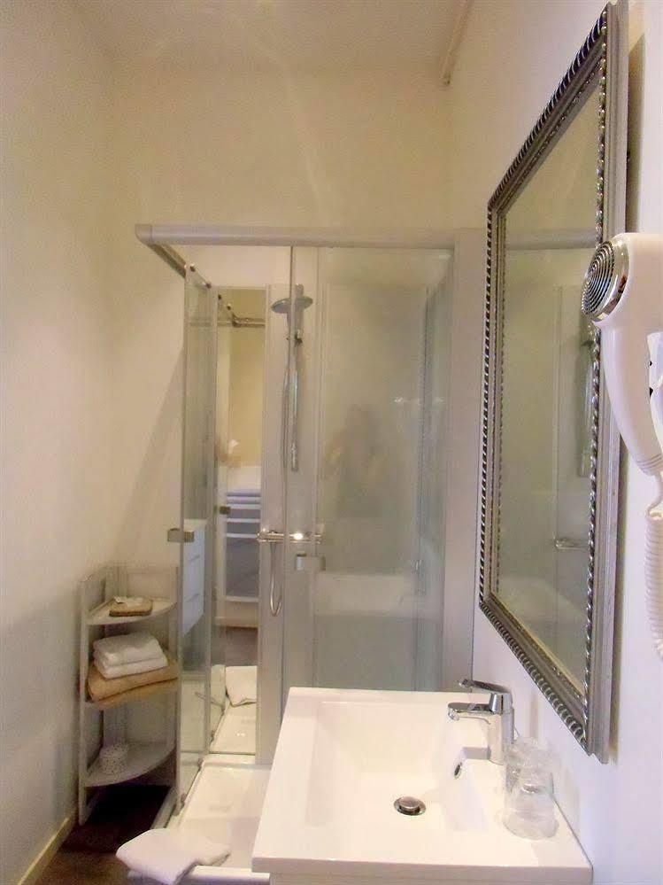 Hotel De La Providence Égliseneuve-dʼEntraigues Eksteriør billede