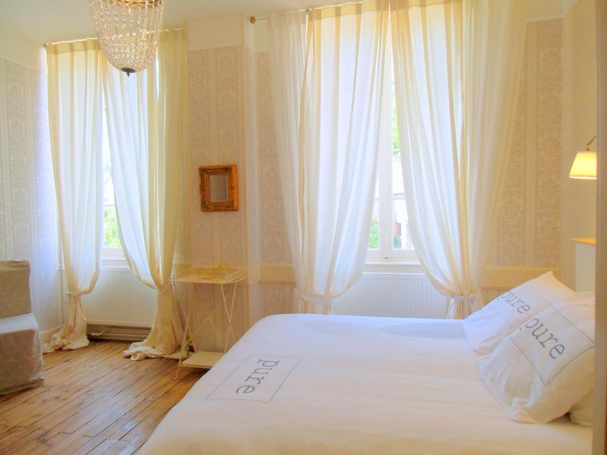 Hotel De La Providence Égliseneuve-dʼEntraigues Værelse billede