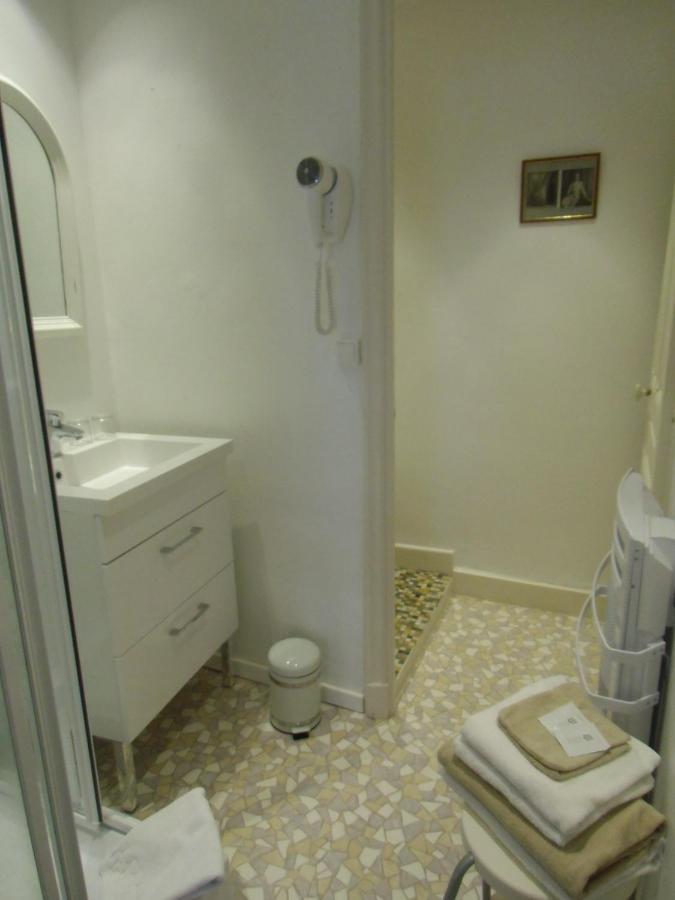 Hotel De La Providence Égliseneuve-dʼEntraigues Eksteriør billede