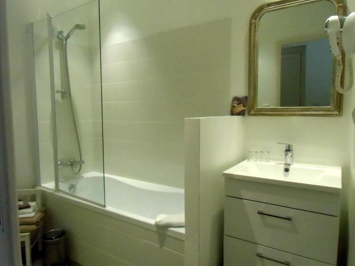 Hotel De La Providence Égliseneuve-dʼEntraigues Eksteriør billede